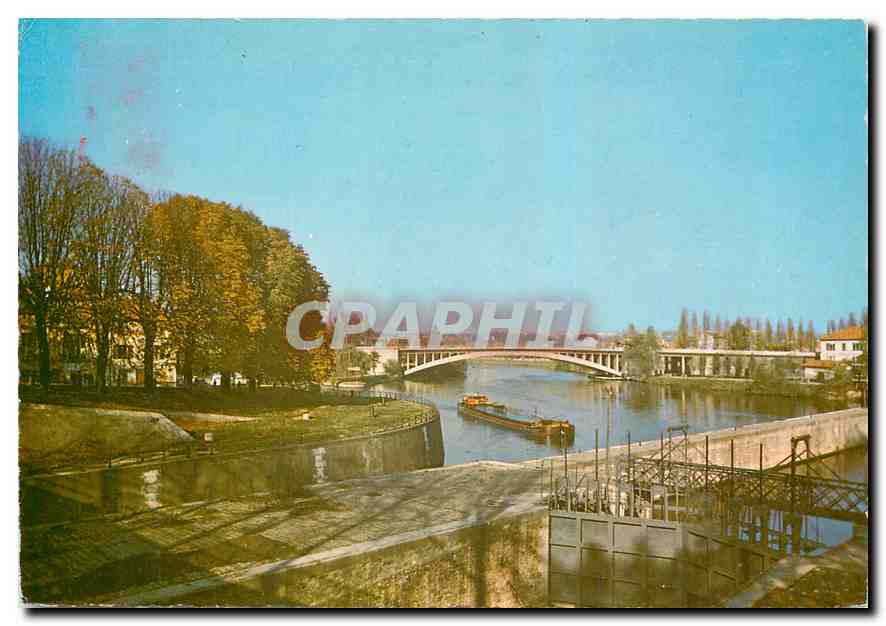 CPM Images de France Joinville le Pont La Marne et l'entree du Canal Bateau Peniche