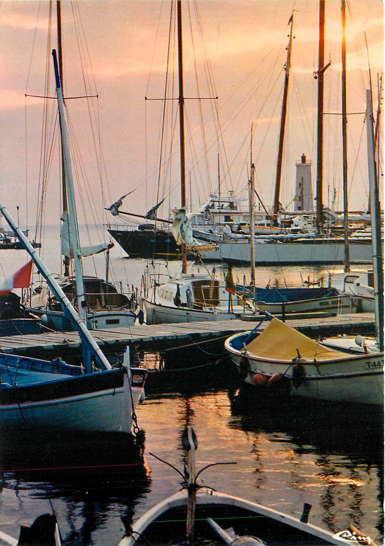 CPM Saint Tropez (Var) Coucher de soleil sur le port