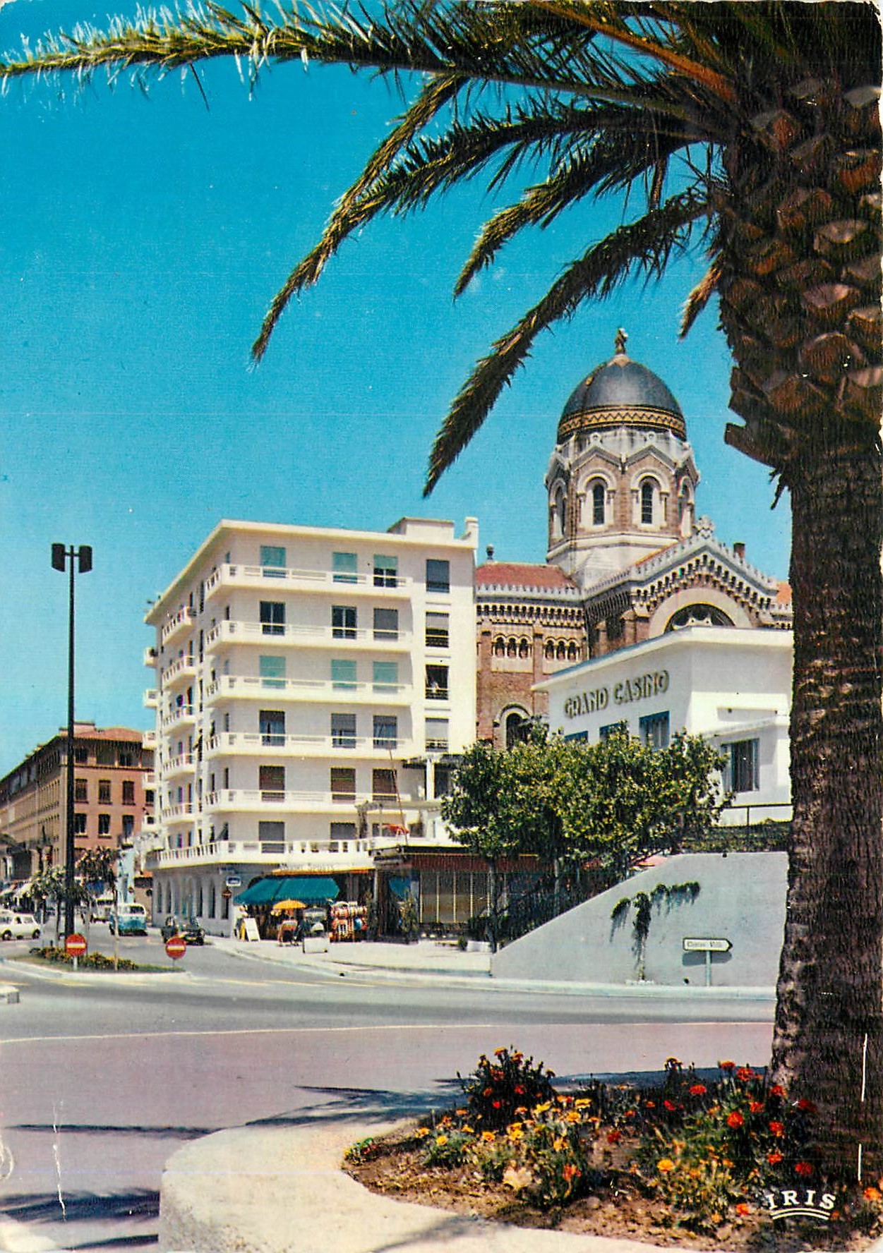 CPM Saint Raphael (Var) Le Quai Albert Ier et la cathedrale