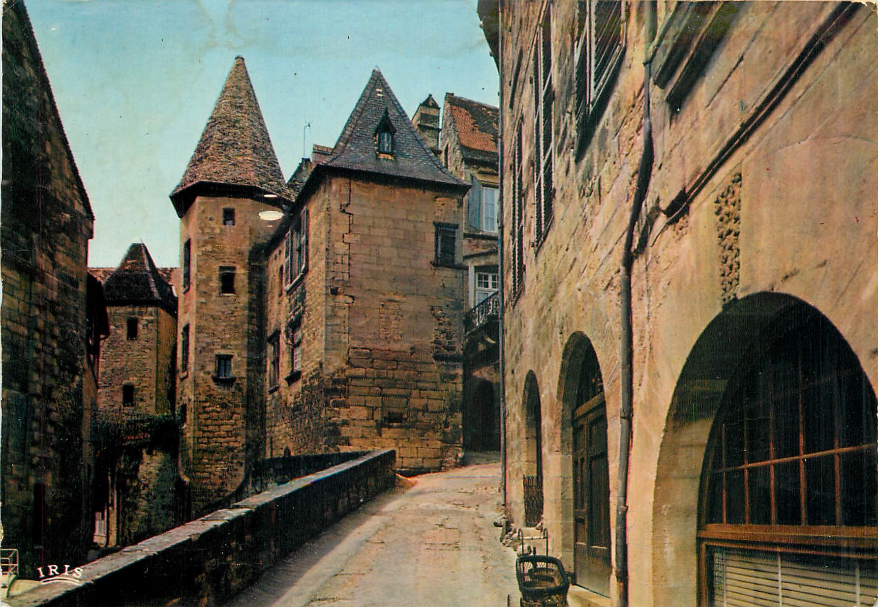CPM Sarlat (Dordogne) Rue Magnana Hotel Chassaing