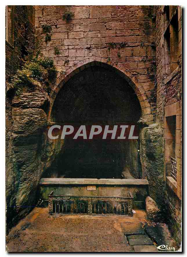 CPM Sarlat en Perigord (Dordogne) La Tres ancienne fontaine Ste Marie centre du Vieux Sarlat (XIIe s