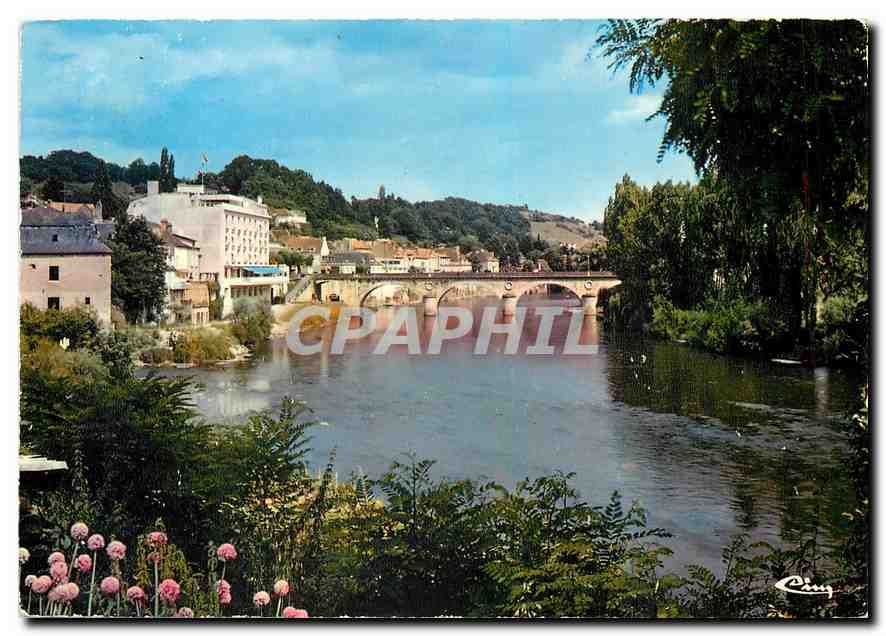 CPM Le Bugue (Dordogne) Le Pont et les rives de la Vezere