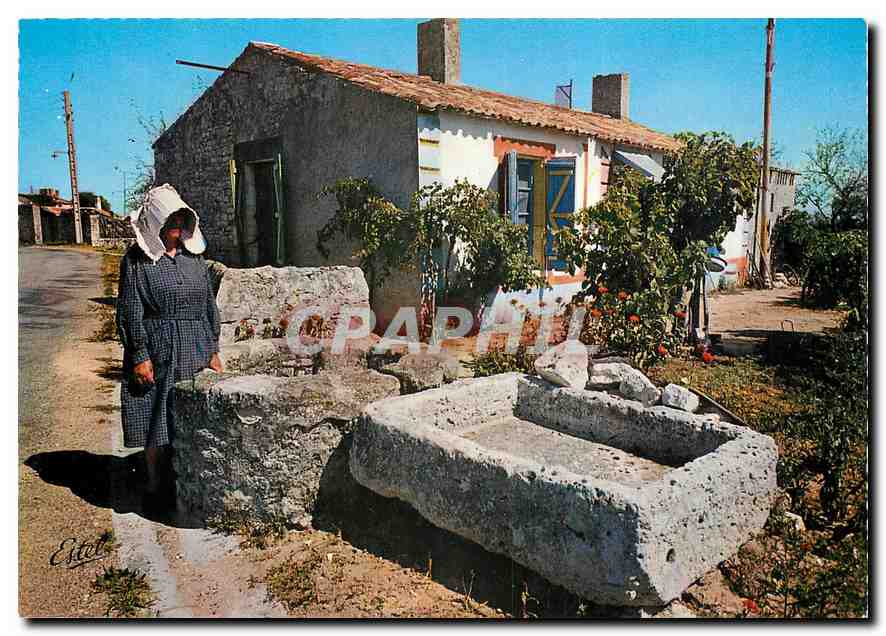 CPM La Cote Atlantique La femme au puits Folklore