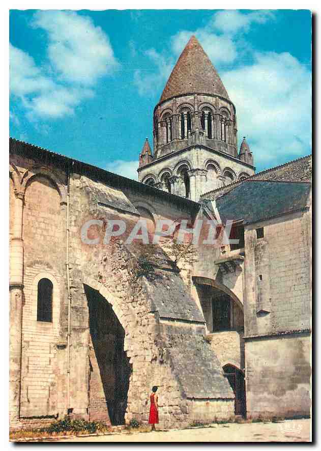 CPM Saintes (Ch Mme) Le Clocher roman de l'Abbaye des Dam s (XIIe s)