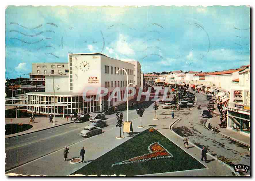 CPM Royan (Ch Mme) La poste et la rue de la Republique