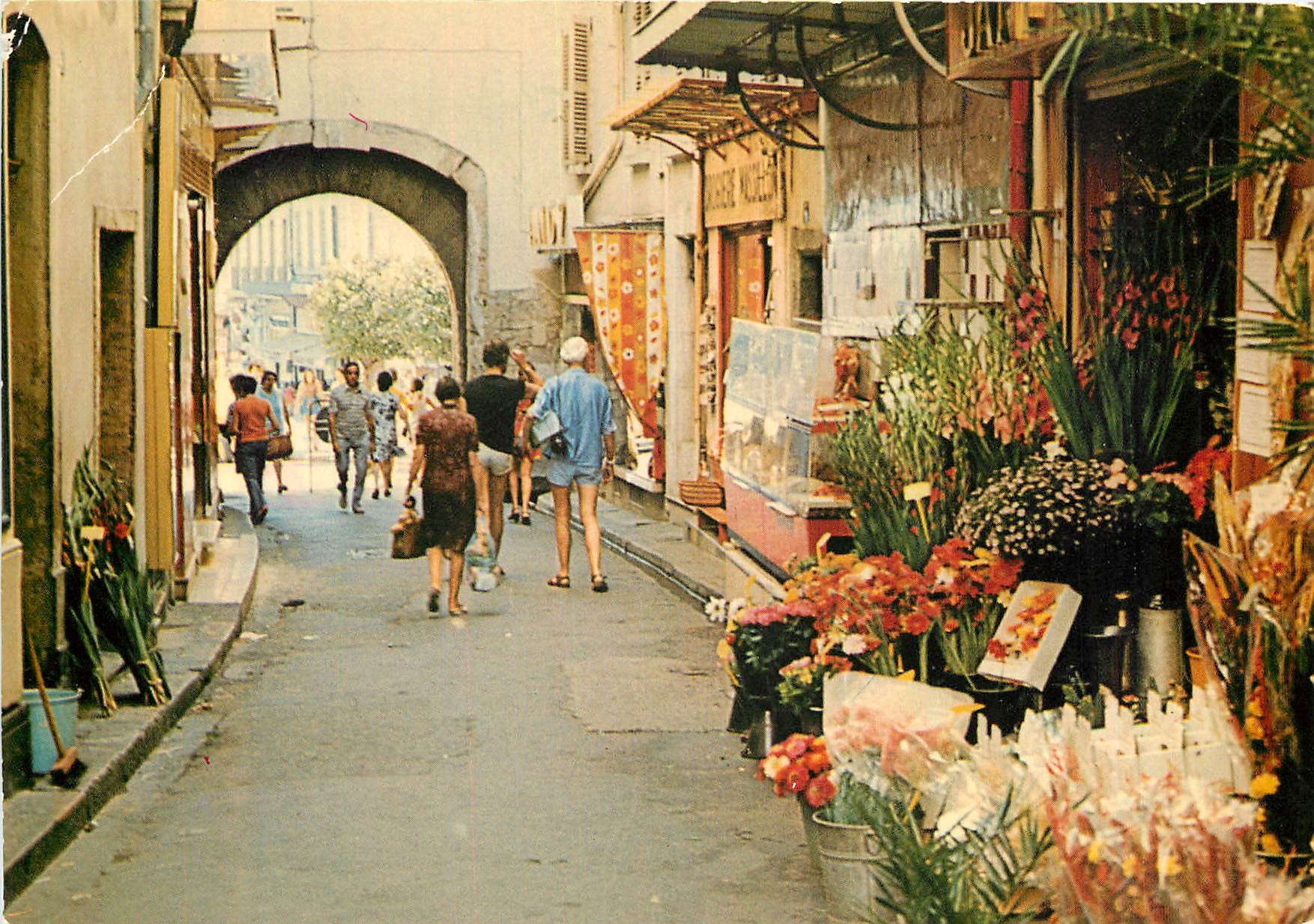 CPM Hyere La vieille ville pittoresque