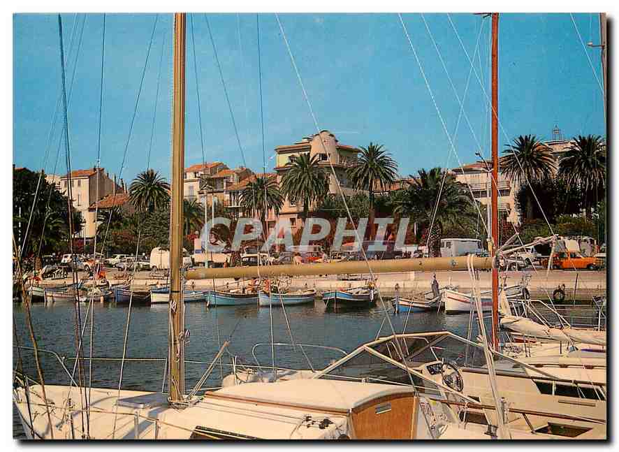 CPM Lumiere et Beaute de la Cote d'Azur Bandol Un coin du ort l'Hotel de ville