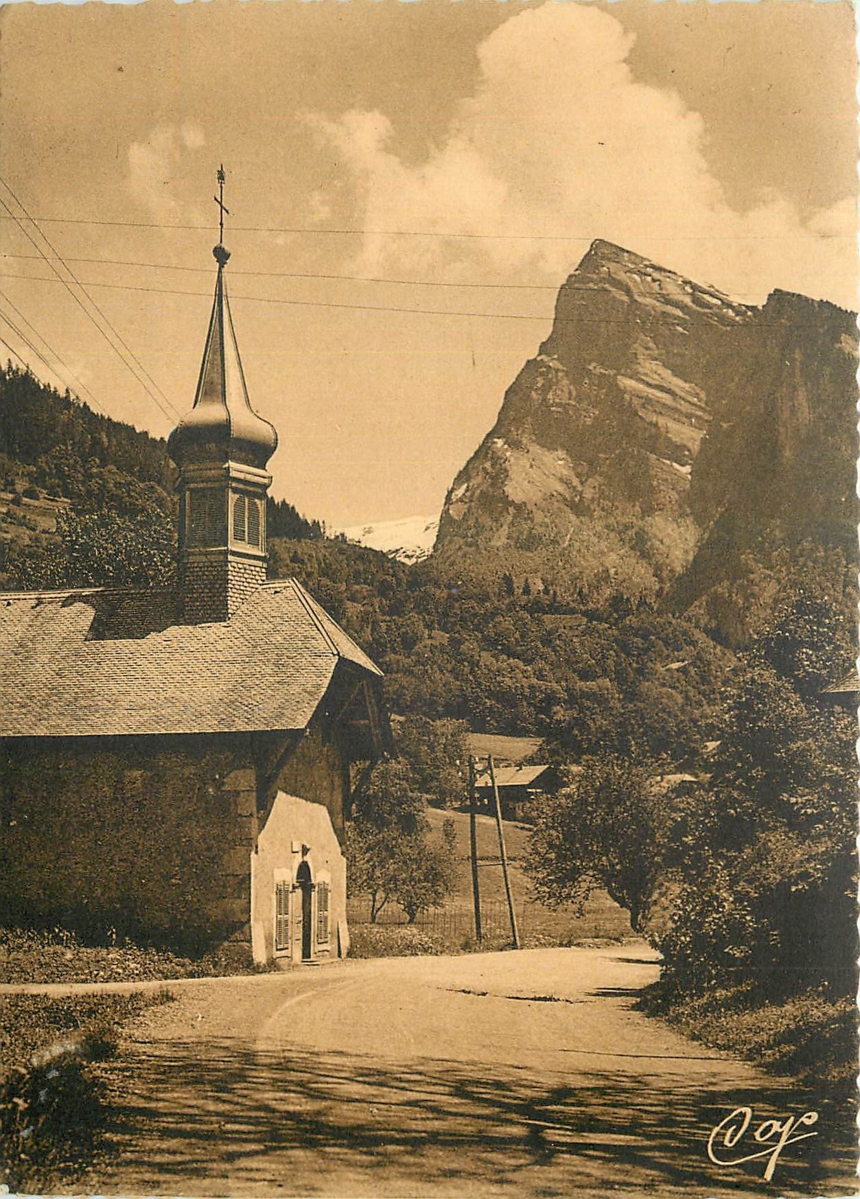 CPM Env de Samoens Eglise du Berouze et le Criou (2225 m) 