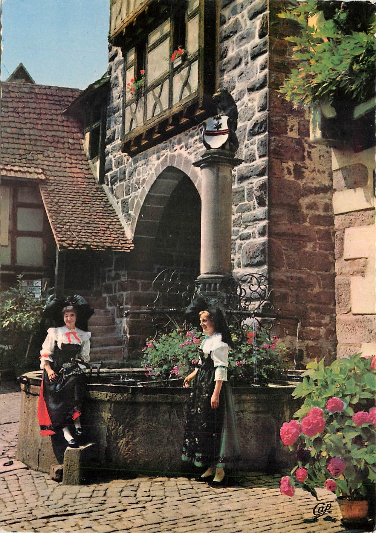 CPM Riquewihr le Dolder et la Fontaine Folklore