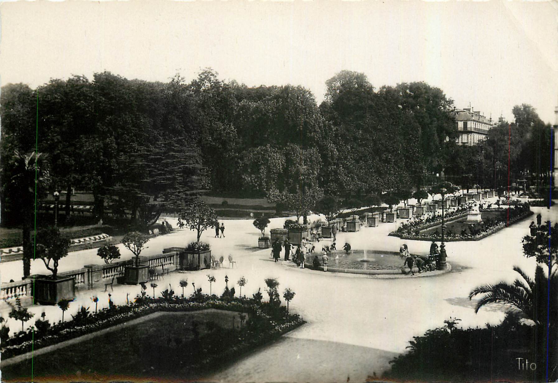 CPM Bordeaux La Terrasse du Jardin Public