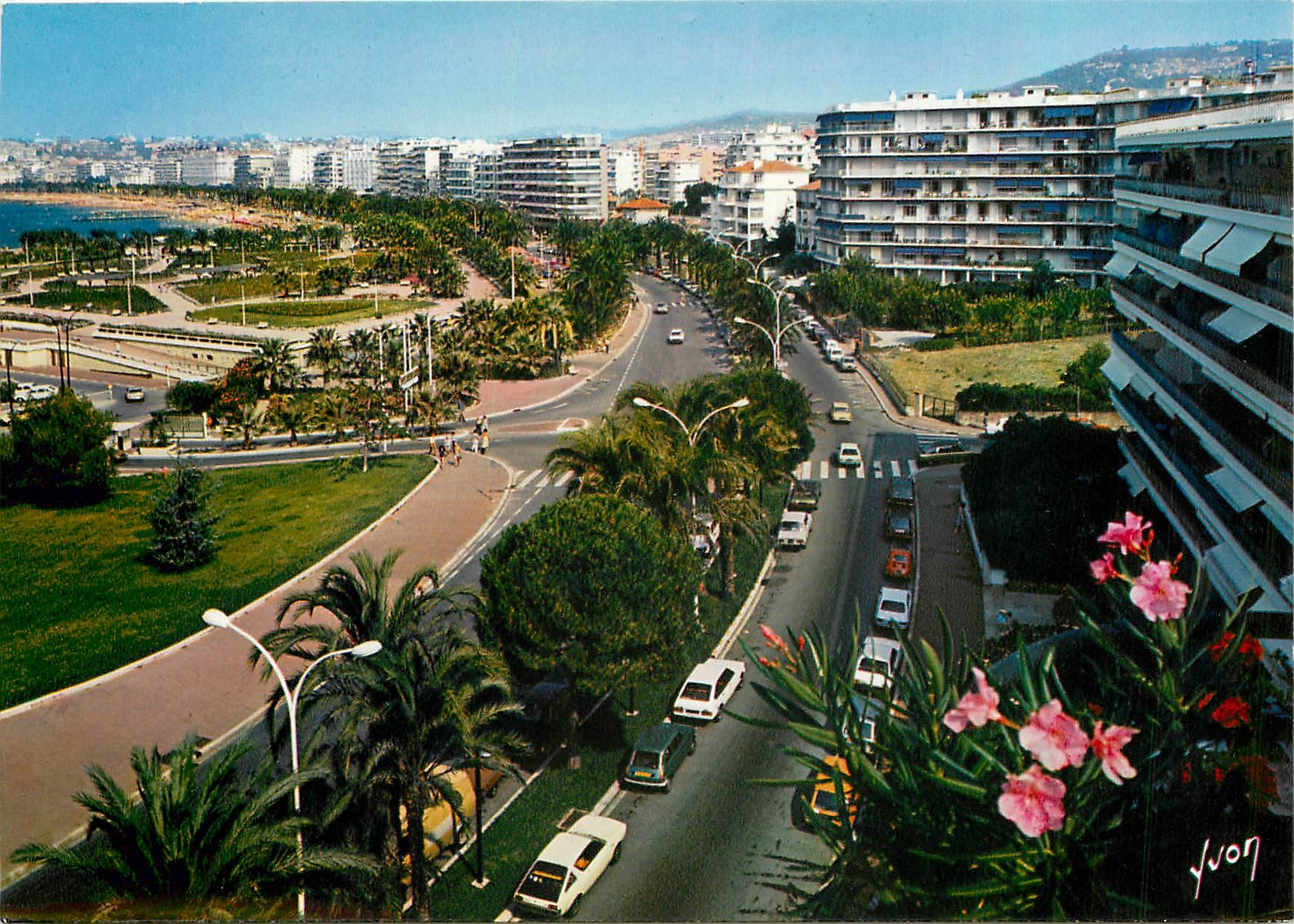 CPM Couleurs et Lumiere de France La Cote d'Azur Cannes (Alpes Maritimes) Face au Port canto Perspec