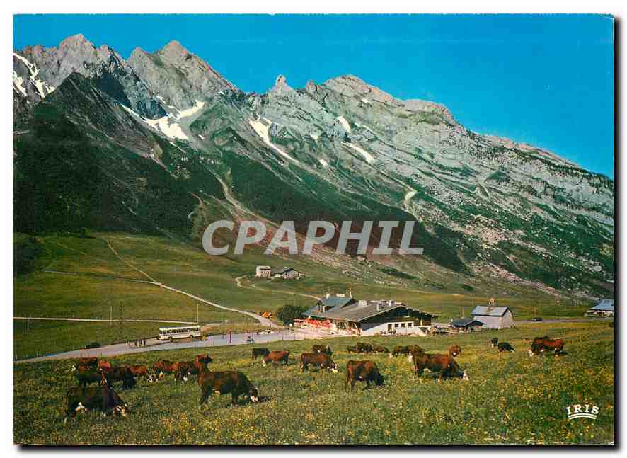 Col des Aravis - 1 500 m — Vue d'ensemble du col et massif de l'Étale (2 420 m) — Éditions Réunies Iris