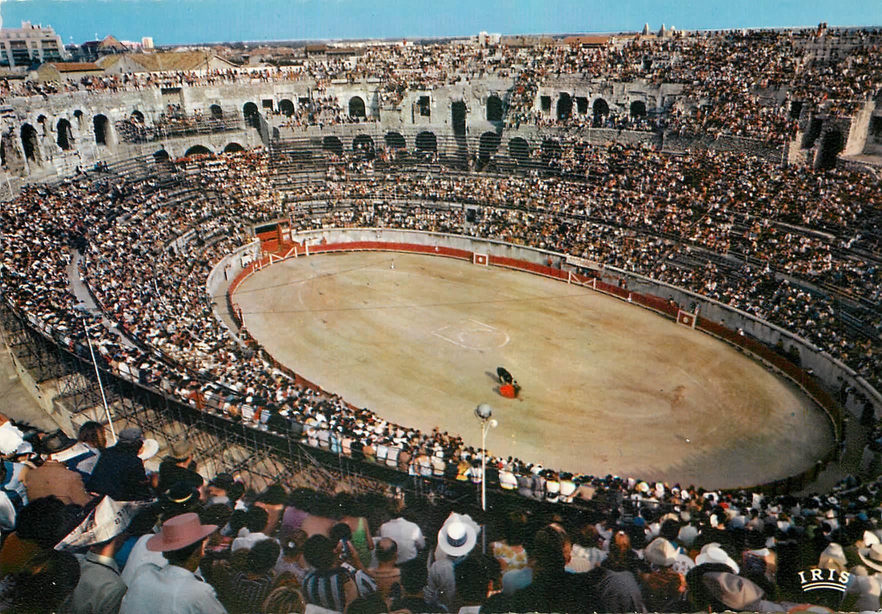 CPM Reflets de Provence Nimes (Gard) Les Arenes (1 er siecle av J C Corrida