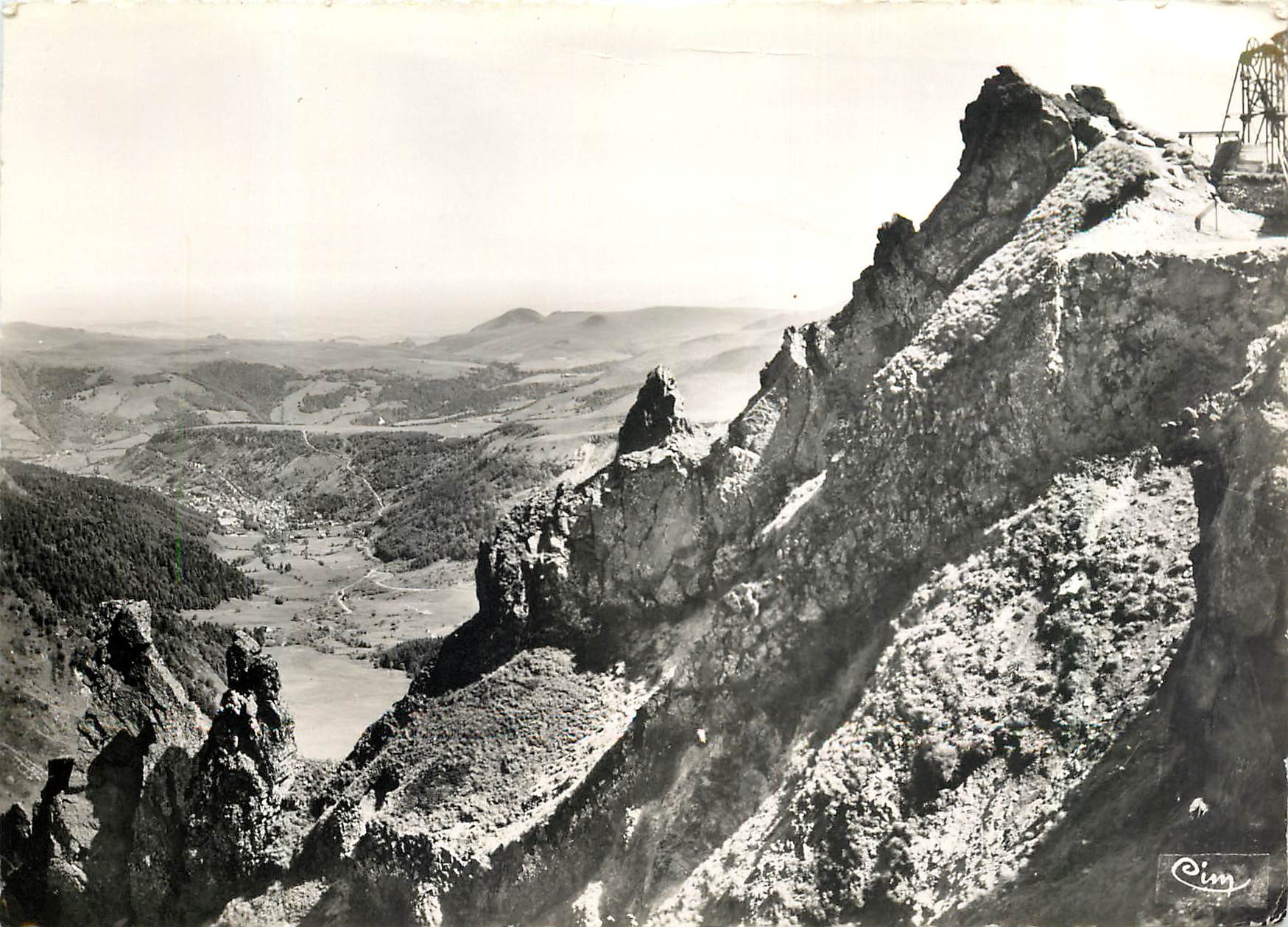 Le Puy-de-Sancy (P.-de-D.) — Les Aiguilles du Sancy et Vallée du Mont-Doré — Photographie imp. CIM