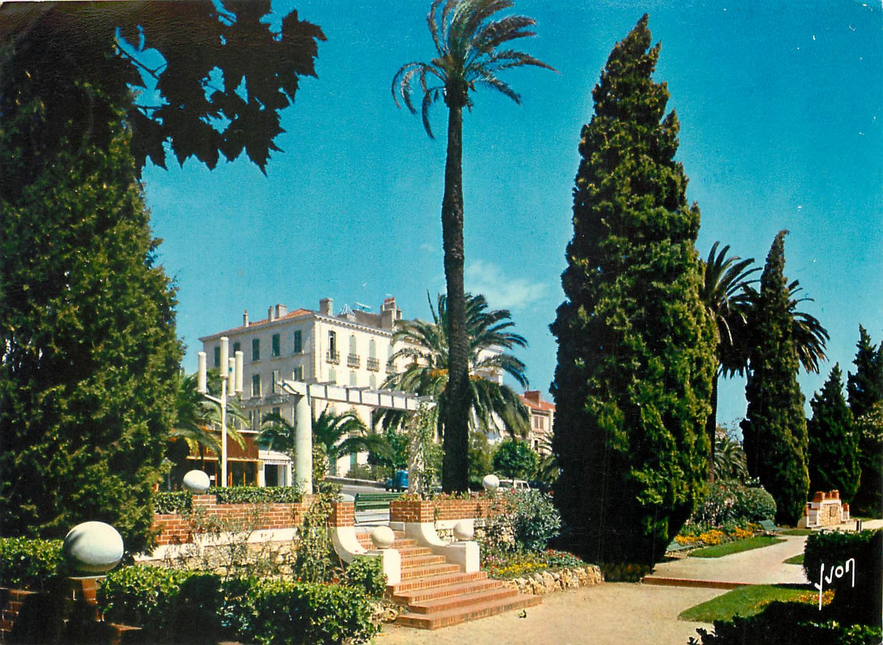 CPM Couleurs et Lumiere de France La Cote d'Azur miracle de la nature Hyeres (Var) Jardin du Musee M