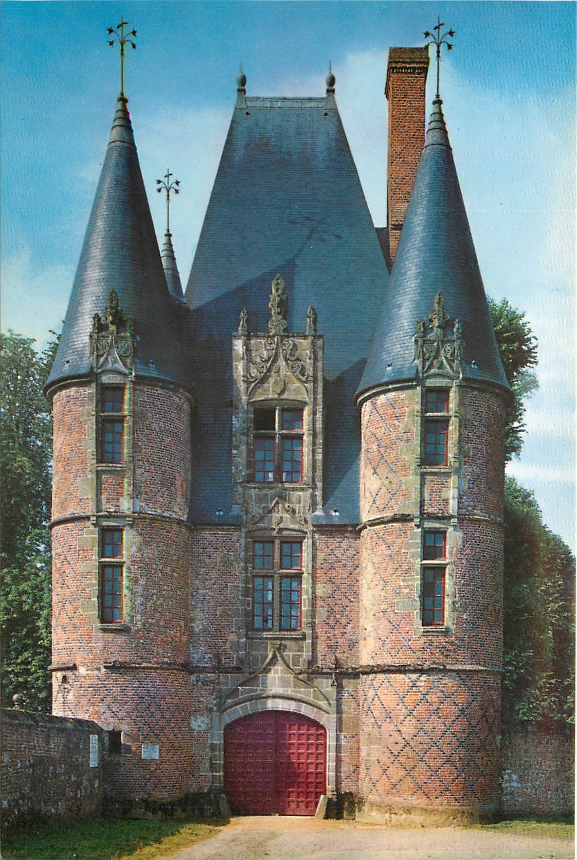 CPM Chateau de Carrouges (Orne) Le Pavillon du Cardinal le Veneur