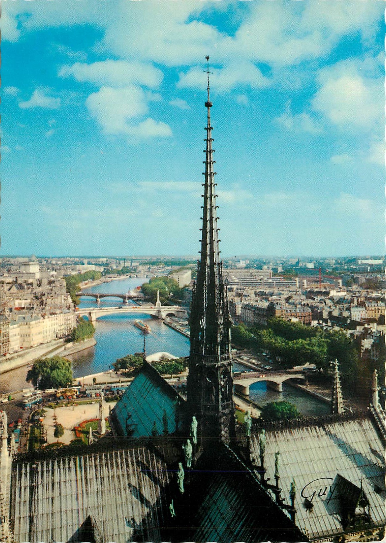 CPM Paris et ses Merveilles Fleche de Notre Dame et panorama de la seine en amont