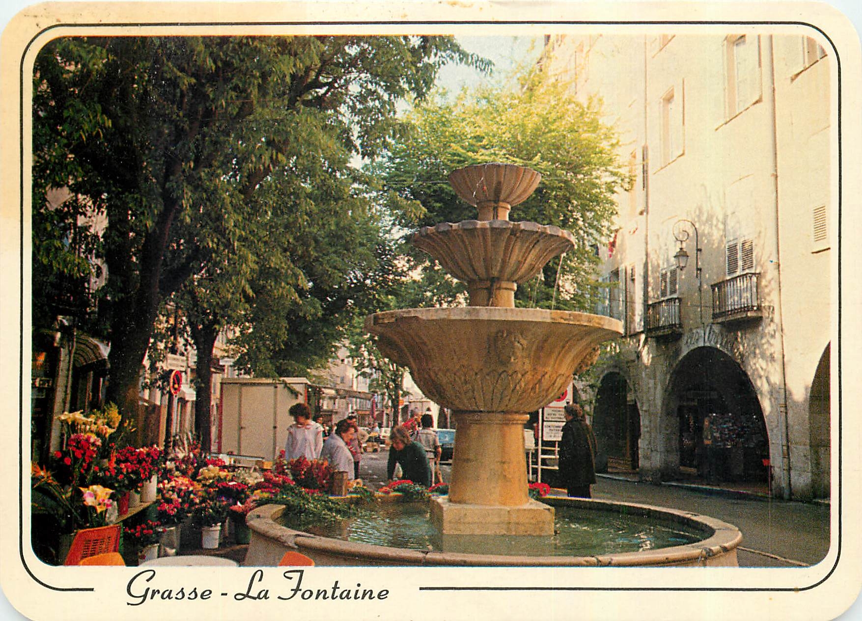 CPM Reflets de la Cote d'Azur Grasse (A Mar) La Fontaine et les Arcades