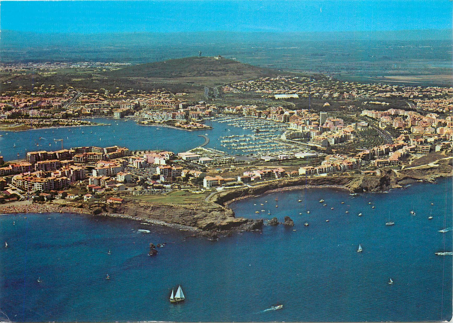 CPM Le Cap d'Agde (34300 Herault) Vue aerienne avec les Falaises et les Criques en Premier plan