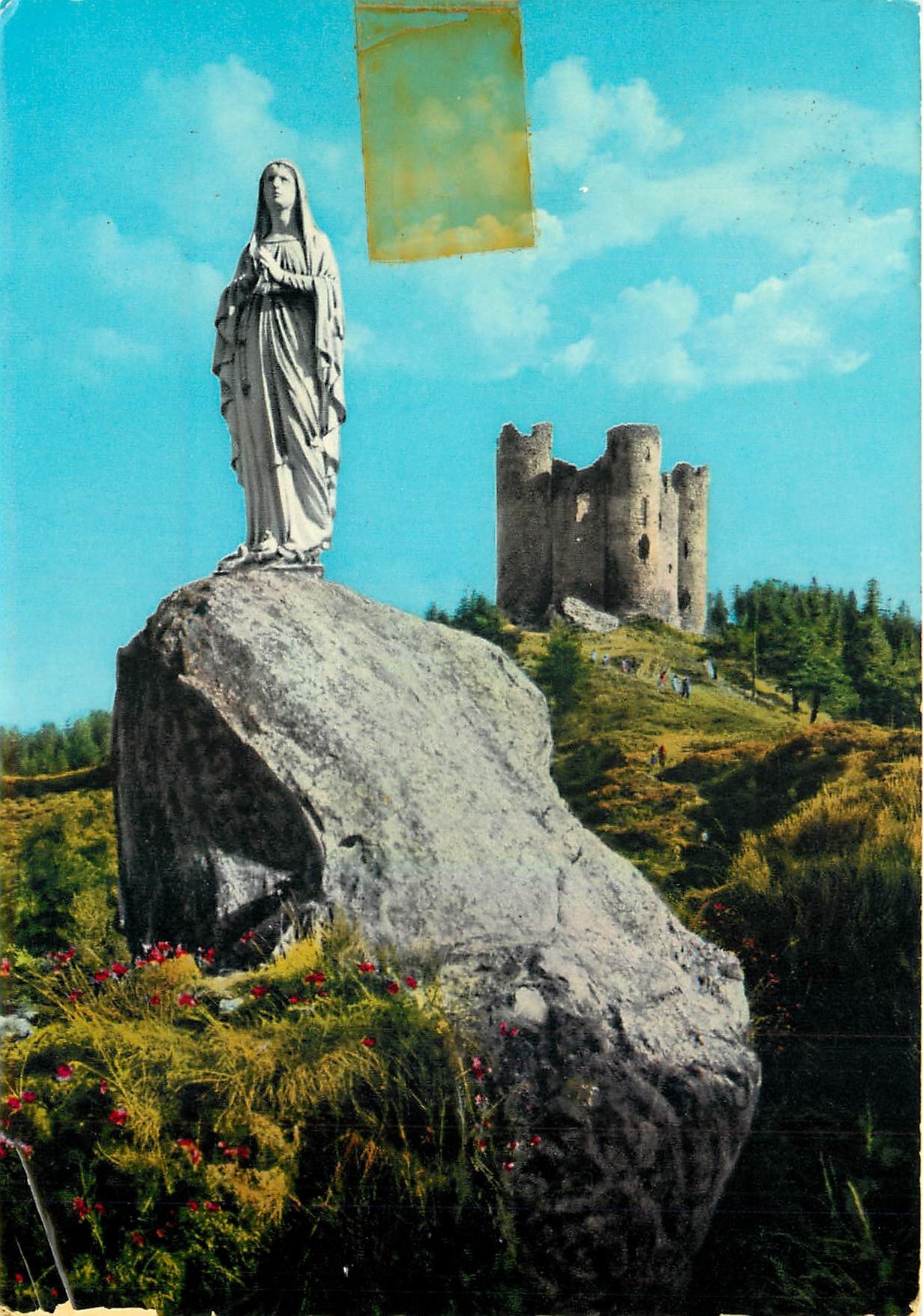 CPM L'Auvergne Touristique Ruines du château d'Alleuze