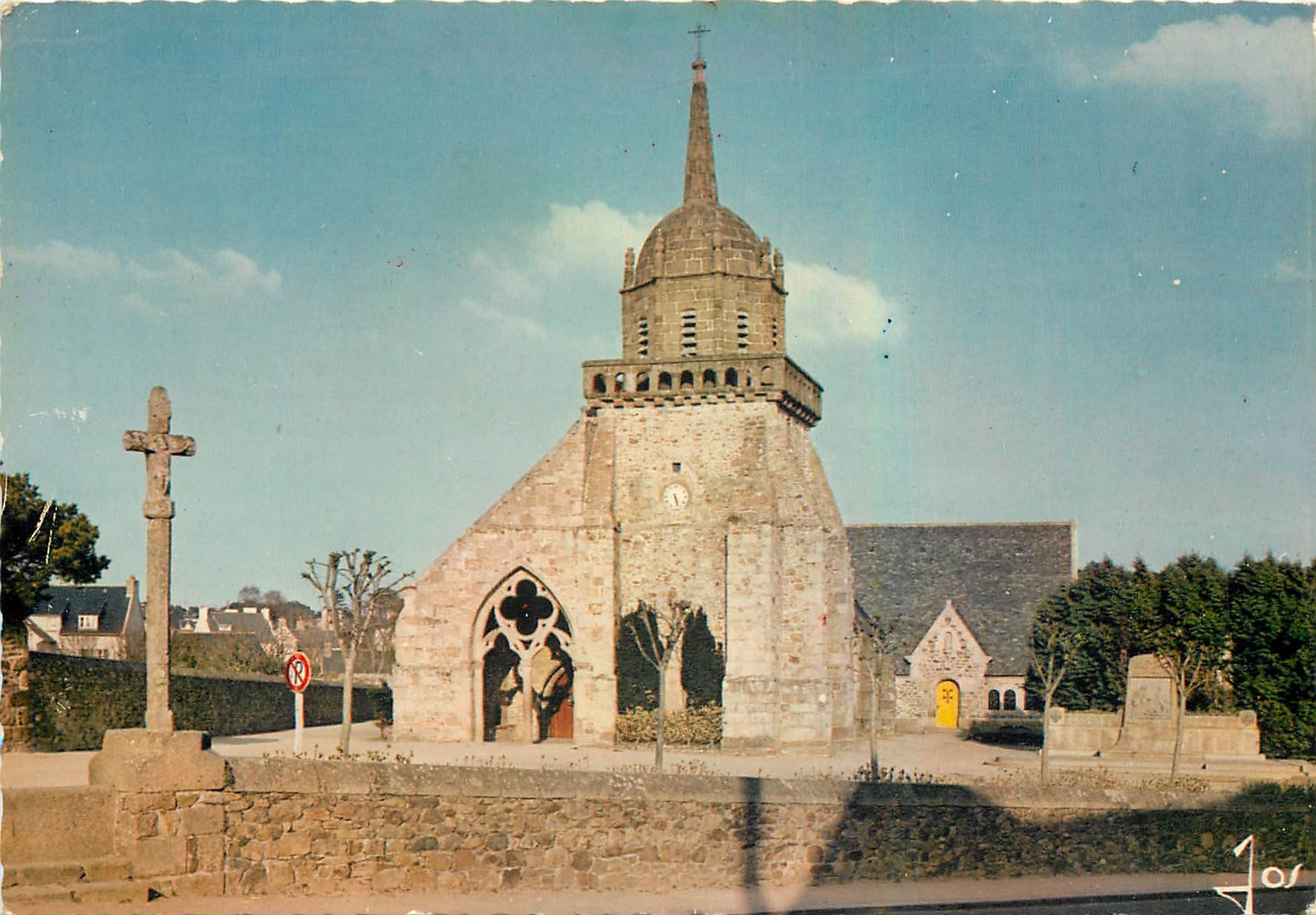 CPM La Bretagne en Couleurs Perros Guirec (Cotes du Nord) Eglise Romane du XII Siecle