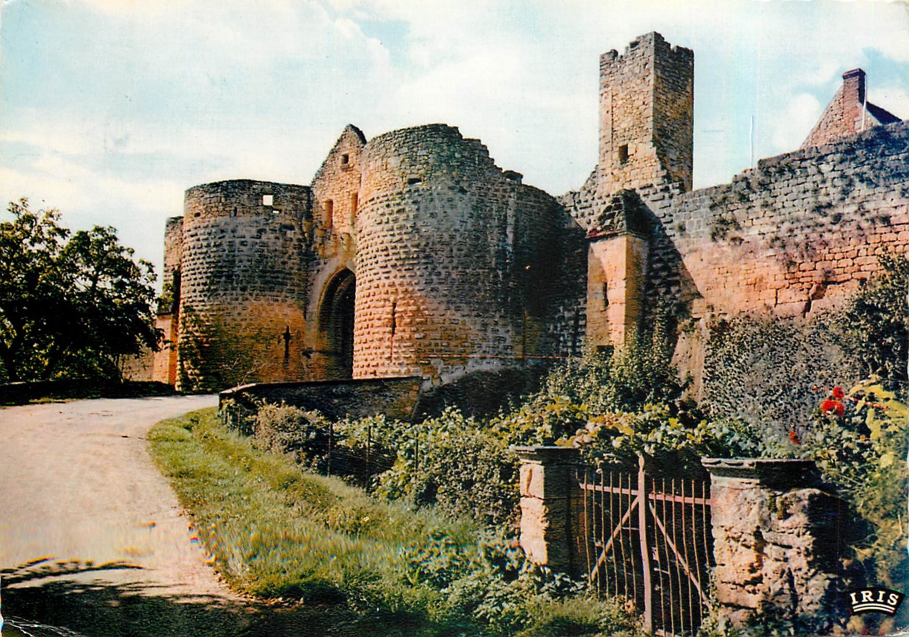 CPM Domme (Dordogne) Bastide Francaise Fondee en 128 la porte des Tours (XIIIes)