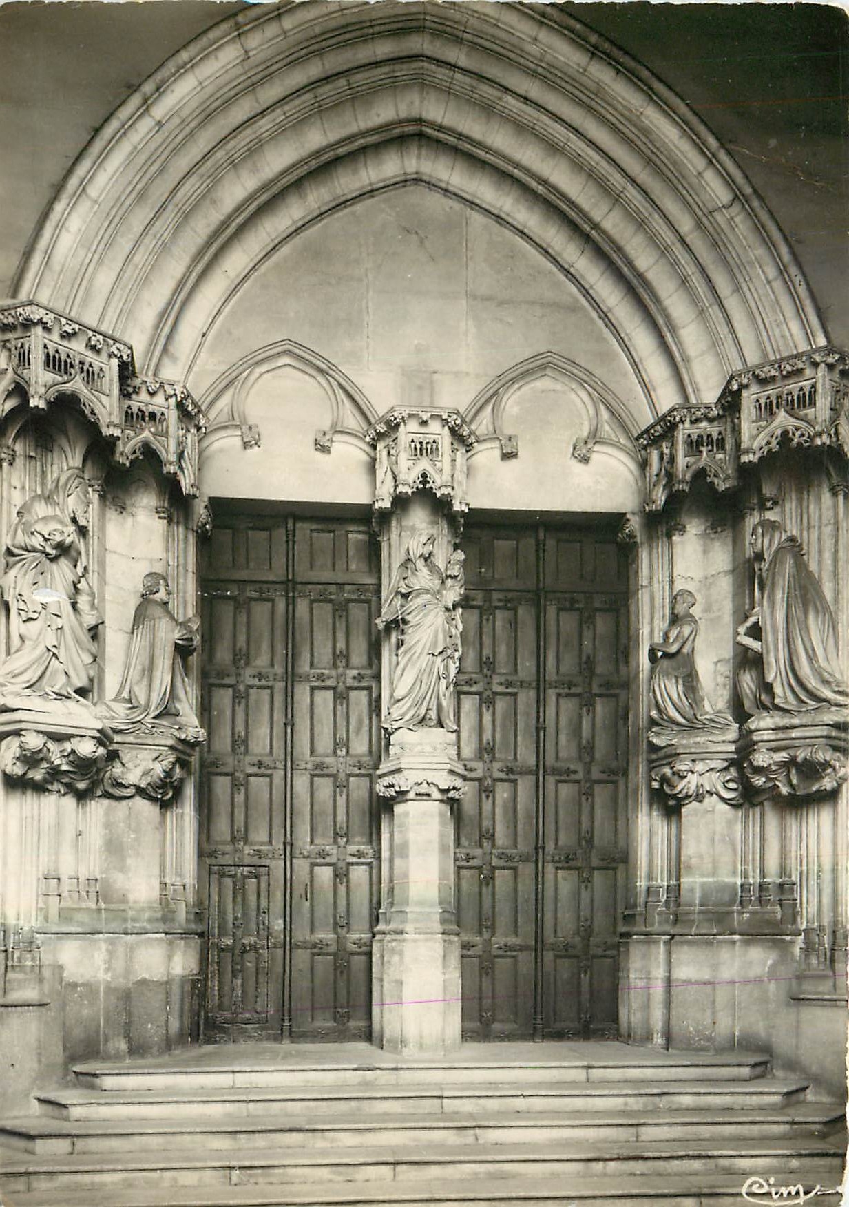 CPM Dijon (C d'Or) La Chartreuse de Champmol Portail de la Chapelle le Statuaire Claus Suter