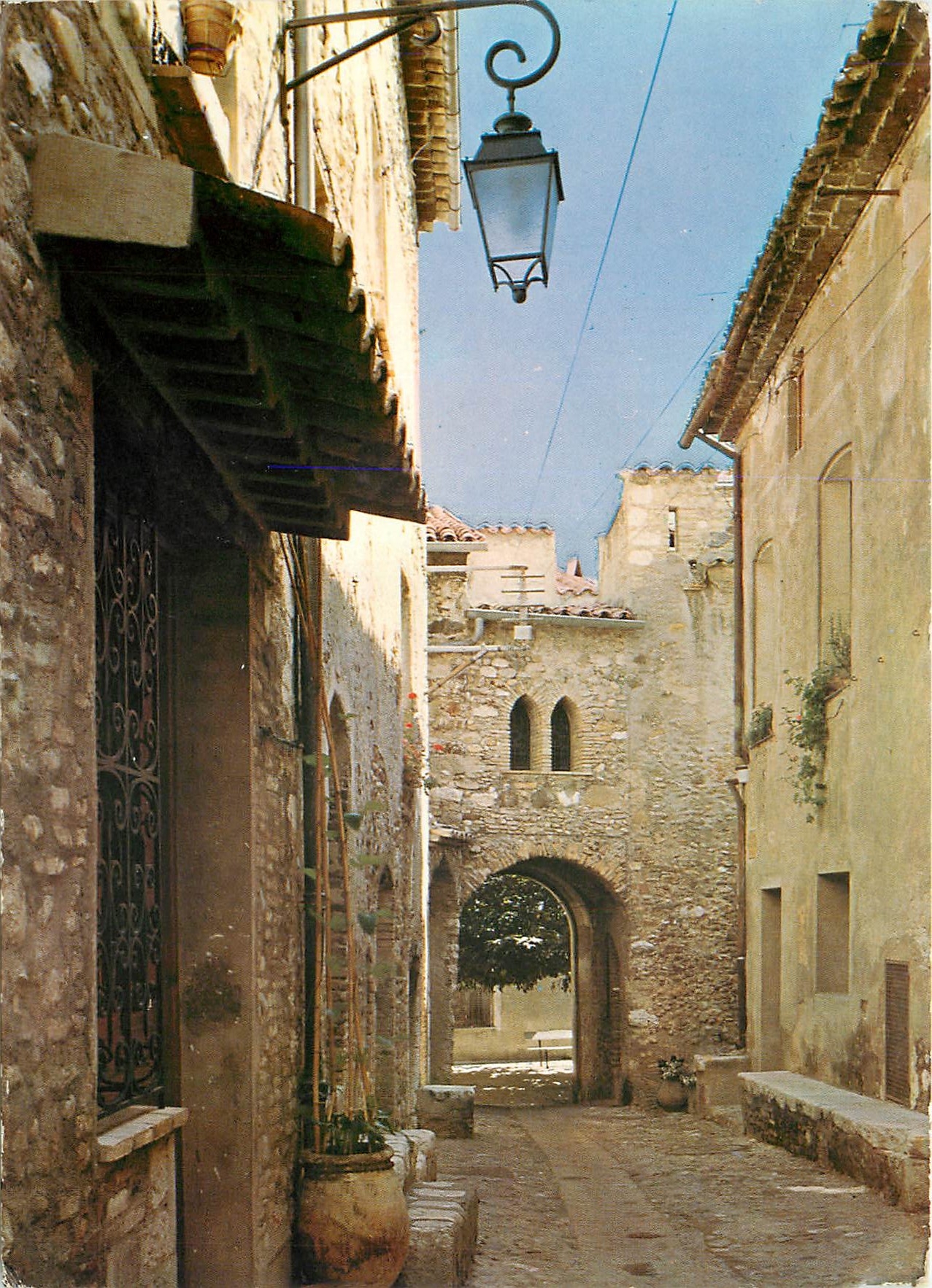 CPM Cote d'Azur Saint Paul Une Rue du Village