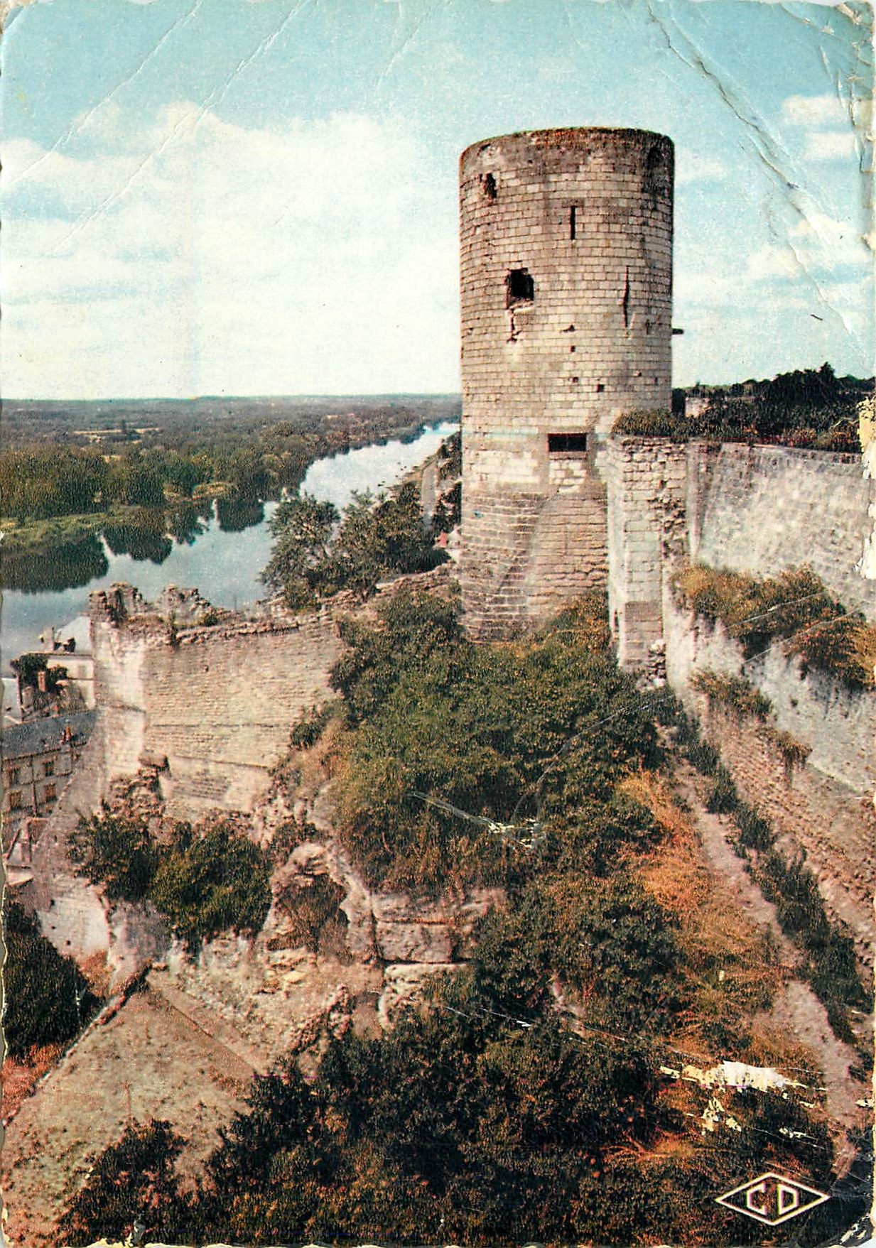 CPM Les Chateaux de la Loire Chinon (Indre et Loire) Tour du Moulin et Vallee de la Vienne