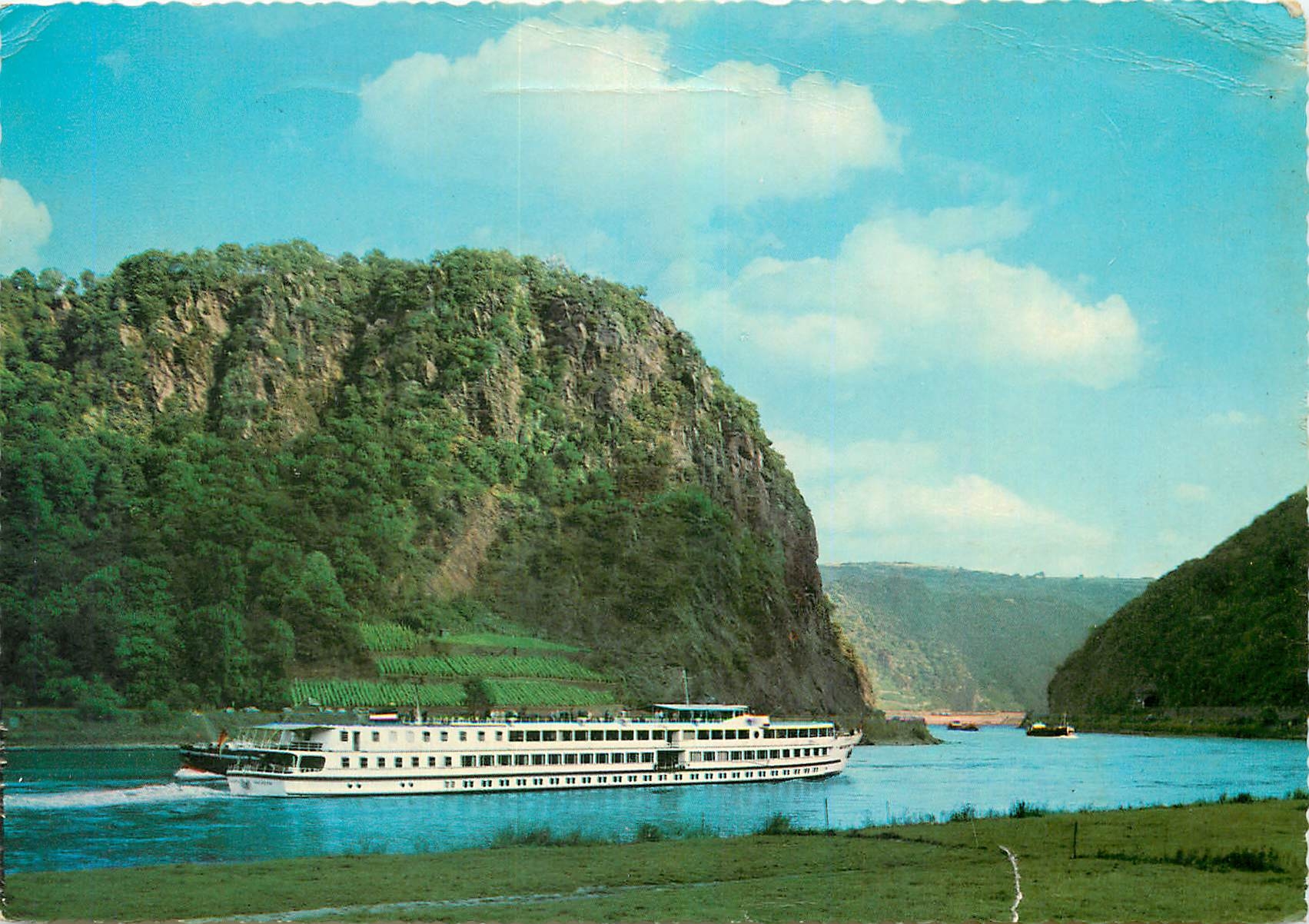 Bergheim — vue du Rhin avec bateau de croisière — éditeur non visible
