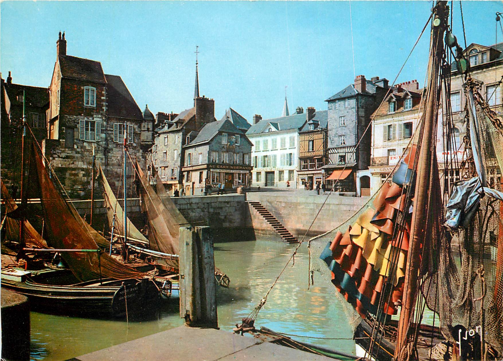 CPM Couleurs et Lumiere de France La Luxuriante Normandie Honfleur (Calvados) Bassin de la Lieutenan