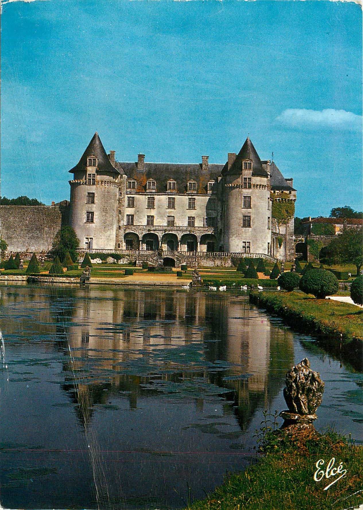 CPM Saint Porchaire (Char Mme) Le Chateau de la Roche Cournon