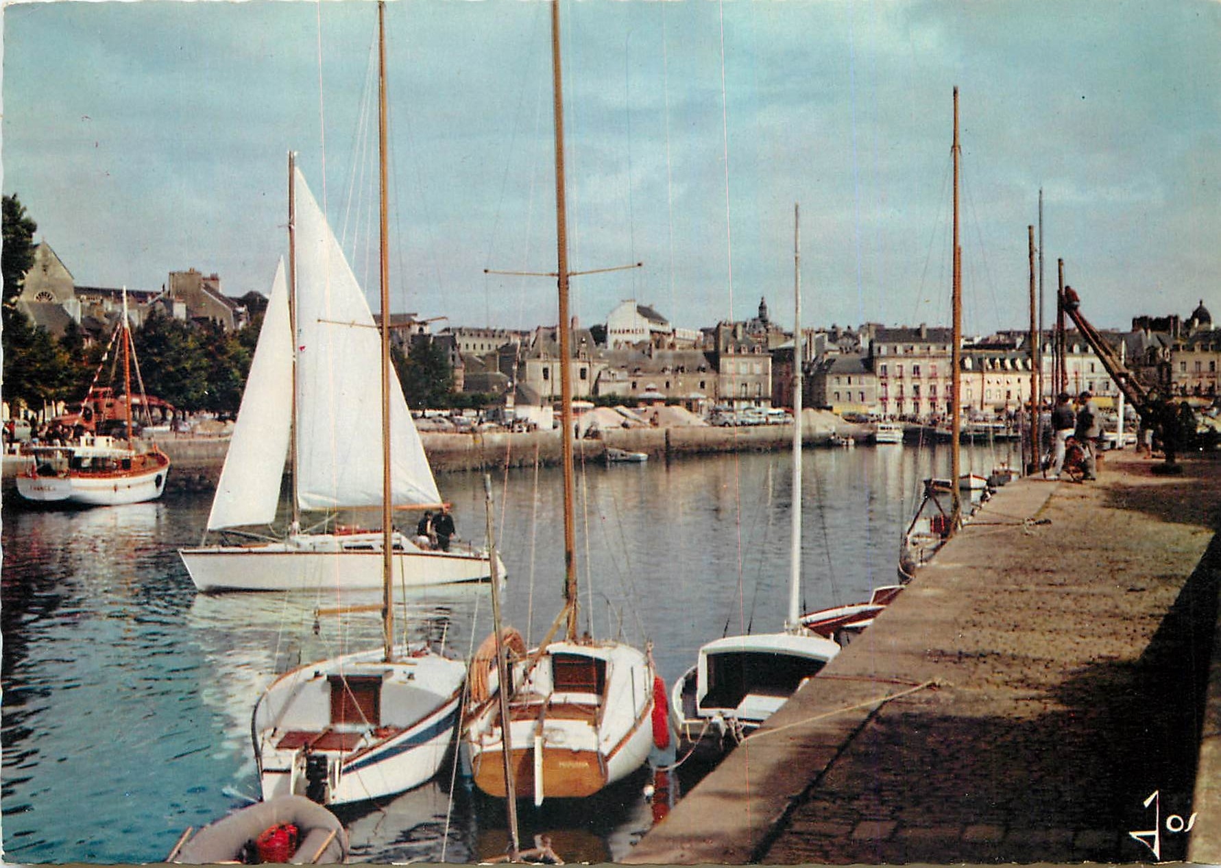 CPM La Bretagne en Couelurs Vannes (Morbihan) le Port Bateaux de peche