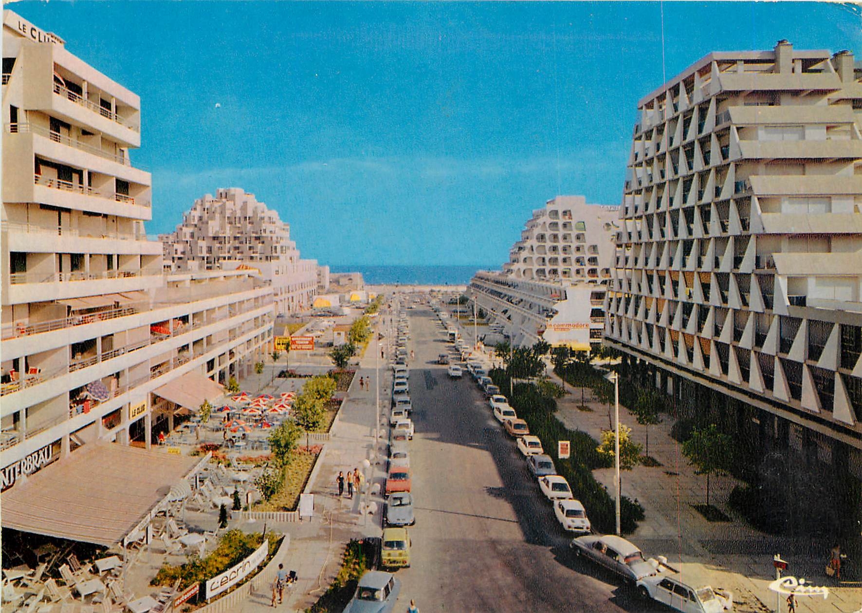 CPM La Grande Motte (Herault) L'Avenue du Casino