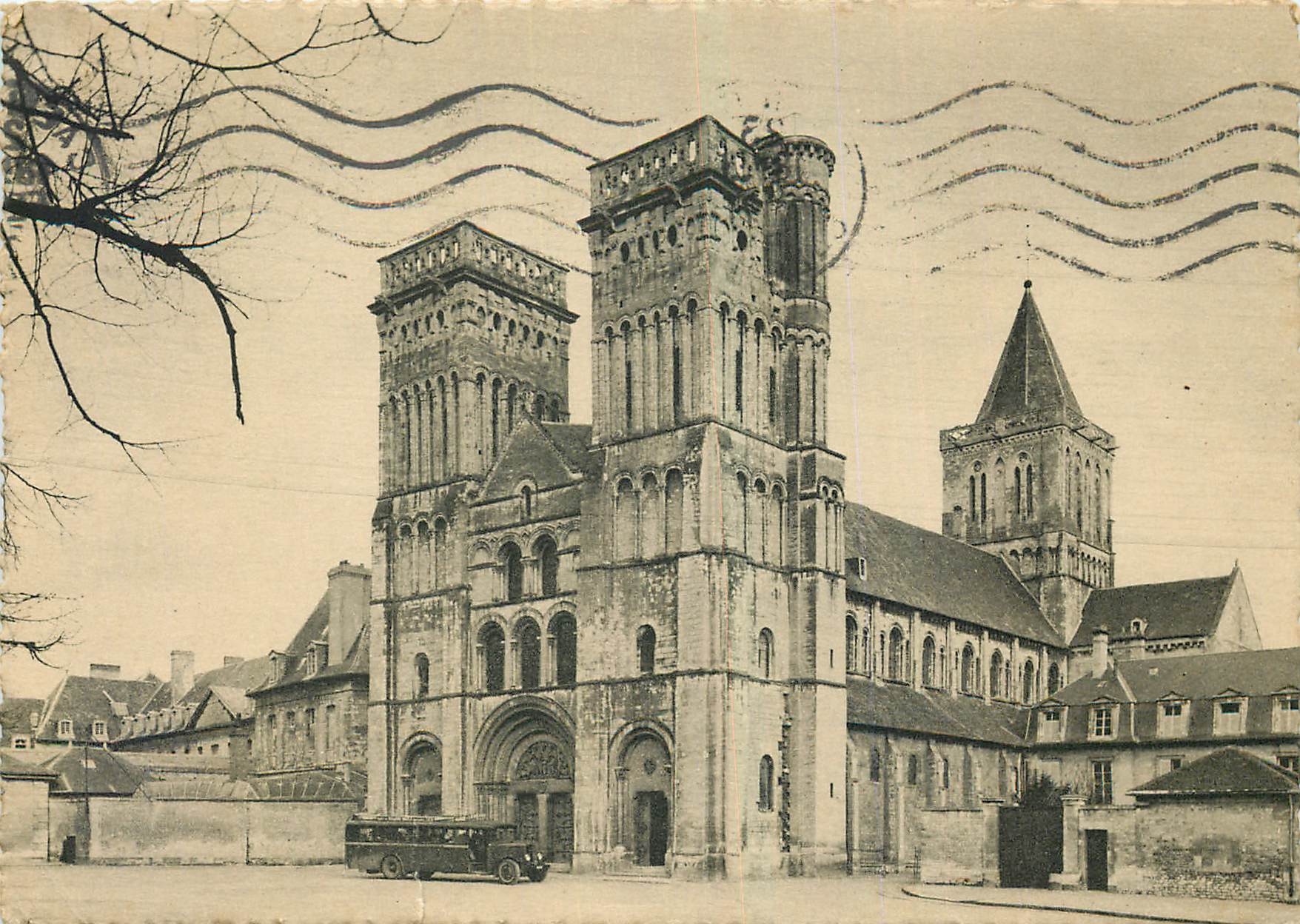 CPM Caen (Calvasos) Abbaye aux Dames en de la Trinite