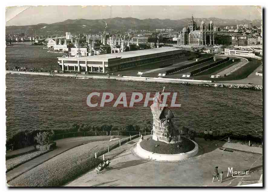 CPM Marseille (B du R) Monument aux morts de la mer La cathedrale