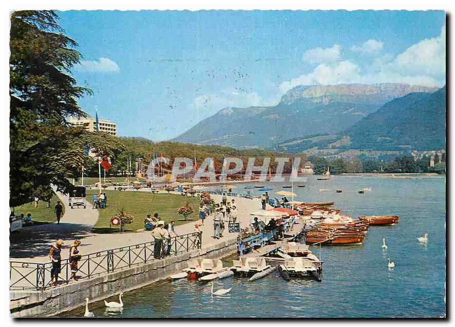 CPM Lac D'Annecy Paree pour la fete du lac l'esplanade du Paquier attend le grand jour au fond le Pa