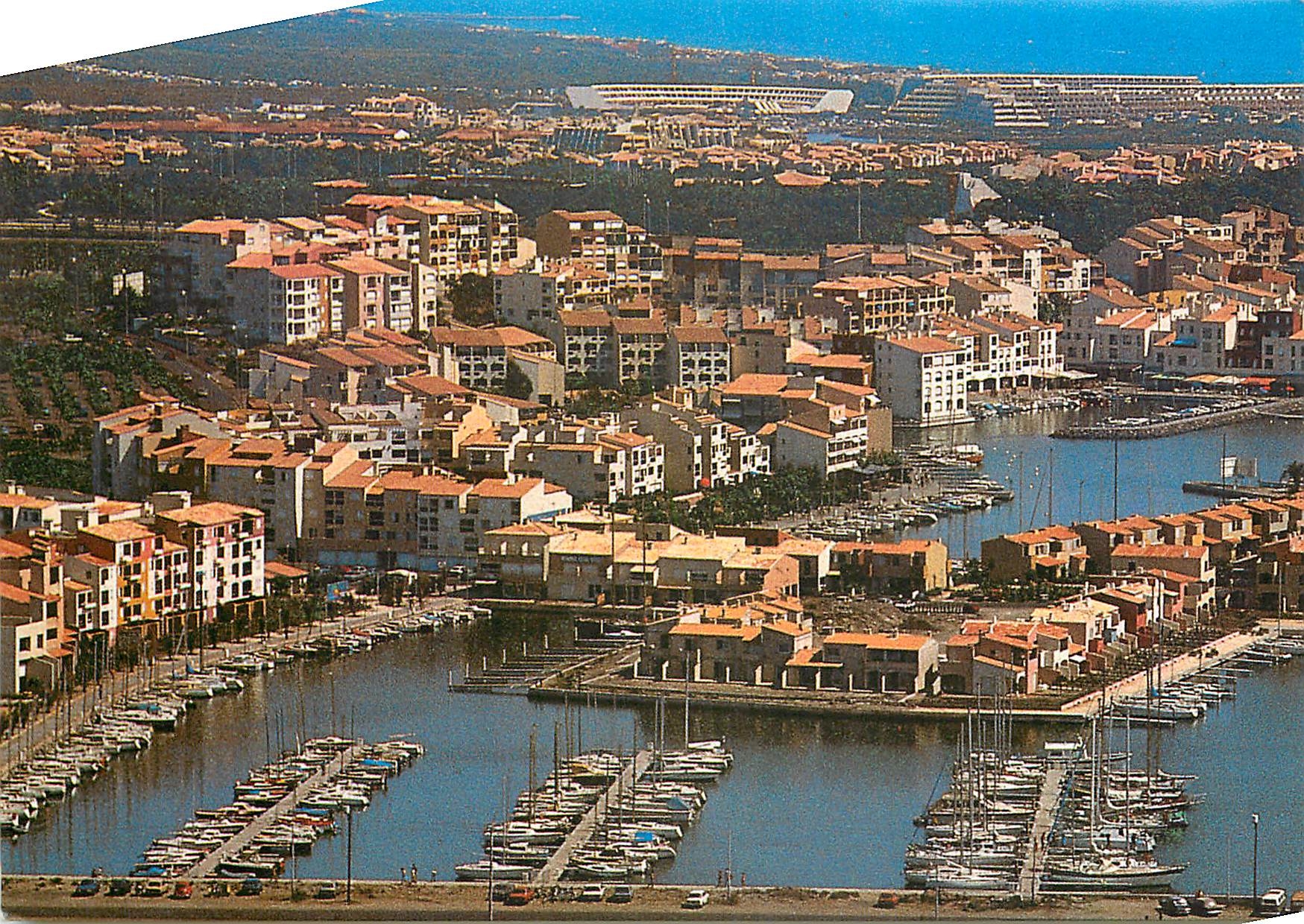 CPM Le littoral Languedoc Le Cap d'Agde vue aerienne au 1er plan Port Mafrat