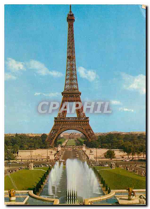 CPM Paris la Tour Eiffel et les fontaines de Chaillot