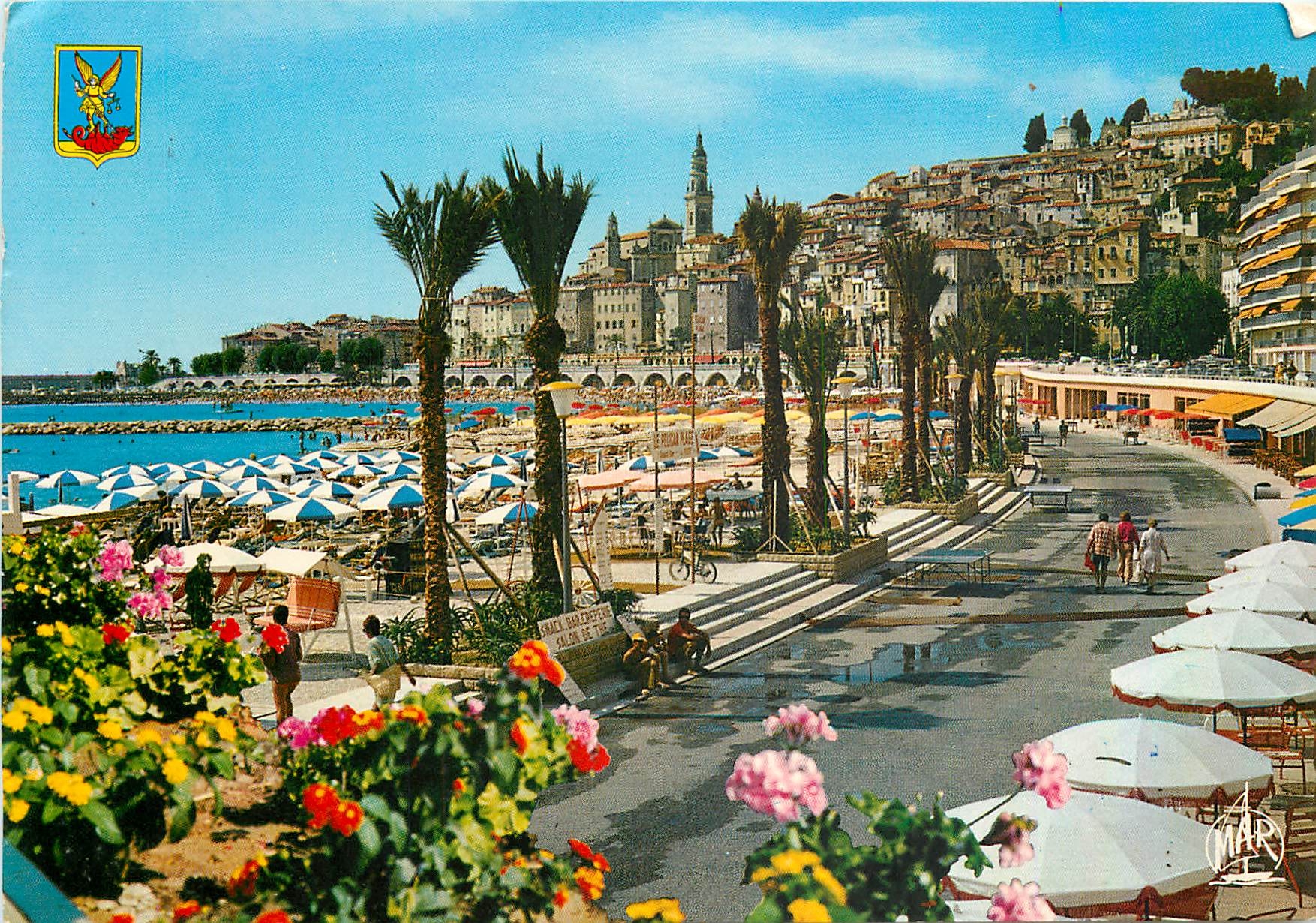 CPM La Cote d'Azur Menton Perle de France La Plage et la Vieille Ville
