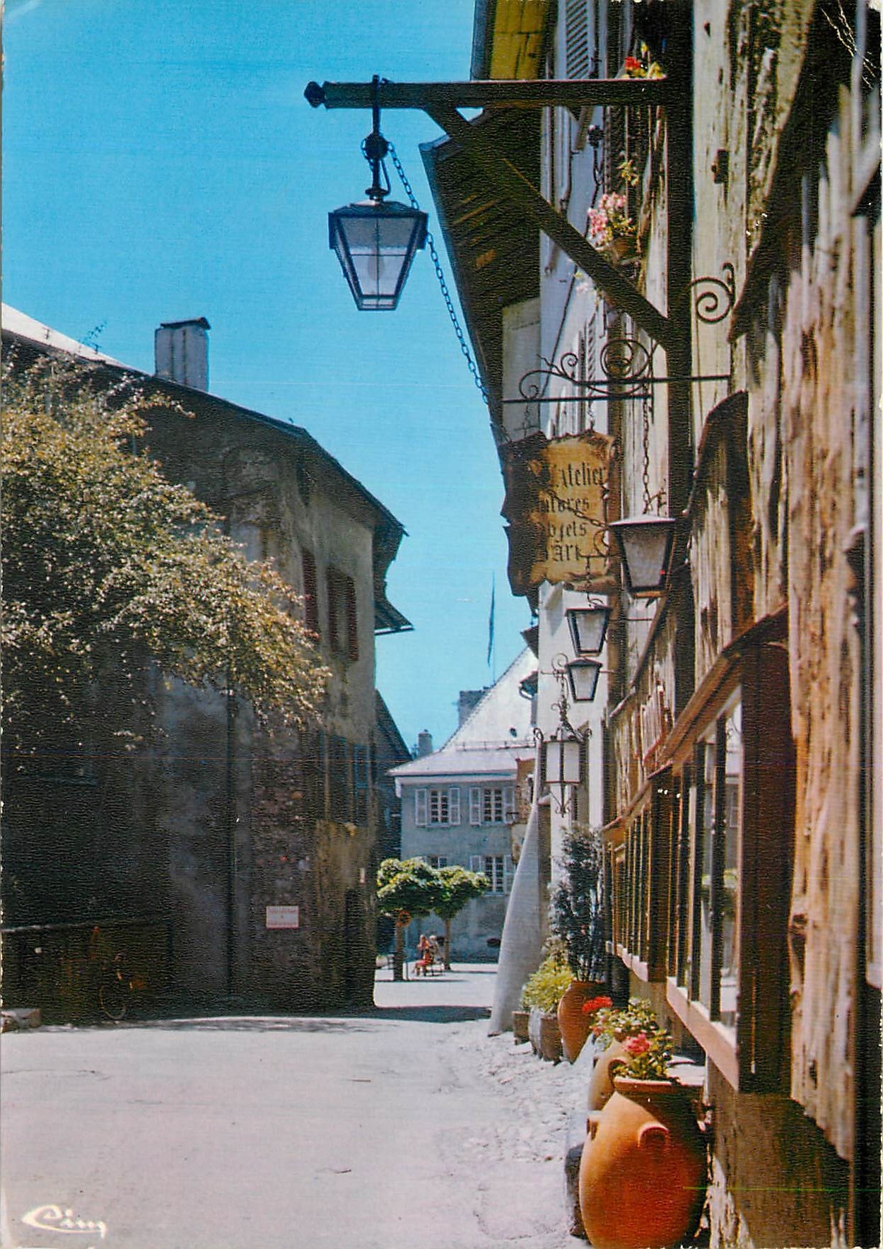 CPM Albertville  Coflans (Savoie) Ses rues pittoresques ses enseignes