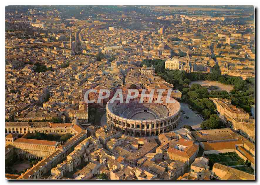 CPM Nimes (Gard) vue generale de la ville par avion au centre les arenes