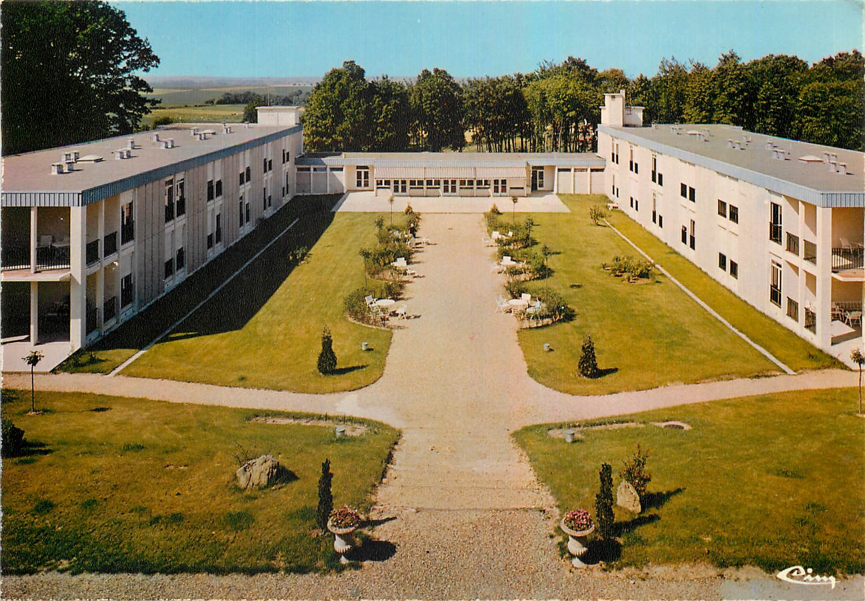 CPM Maison de soins et de convalescence Le Chateau du Tillet Cires les Mello le Patio le plan d'eau 