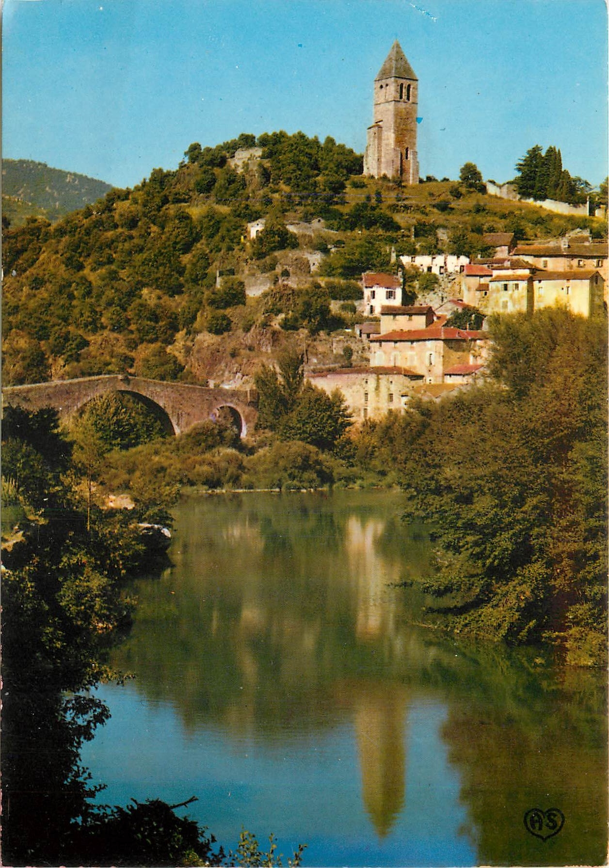 CPM En Parcourant le Languedoc Olargues (Herault) Le village au pied de la Tour Clocher (XIIe s) et 