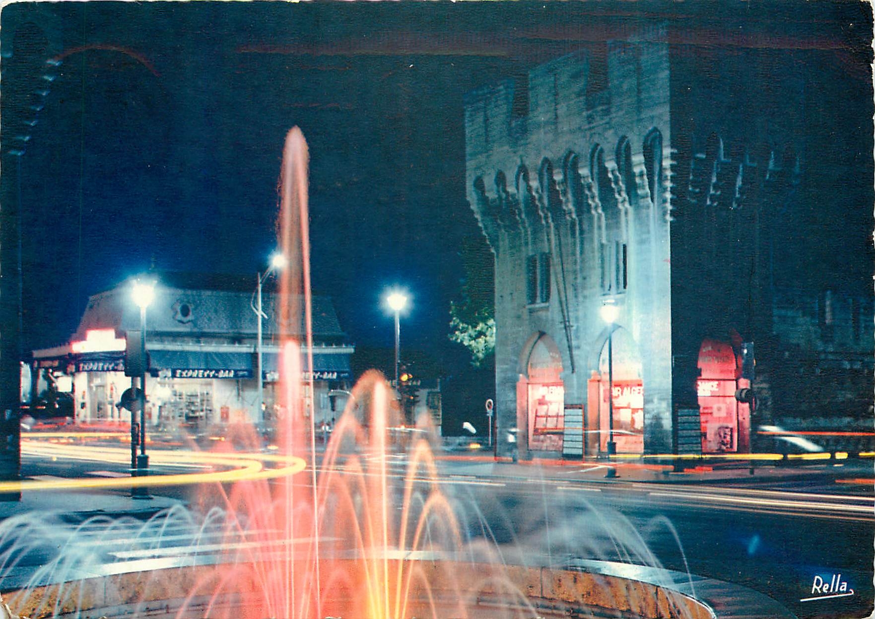 CPM Avignon la Nuit La Porte de la Republique
