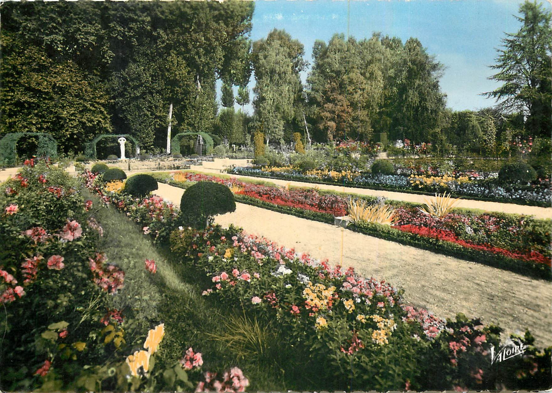 CPM Les Merveilles du Berry Bourges (Cher) Le Jardin des Pres Fichoux et le Dieux Pan
