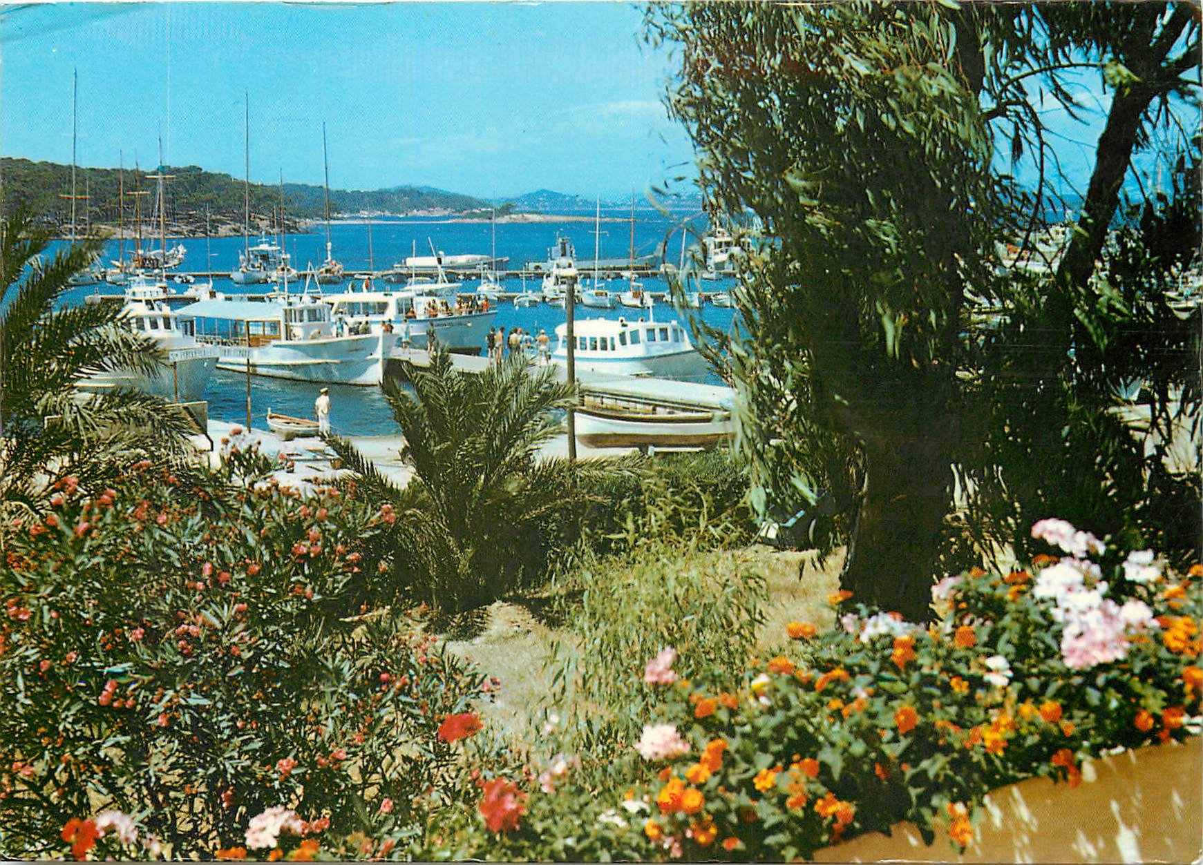 CPM Lumiere et Beaute de la Cote d'Azur Porquerolles Un coin du port