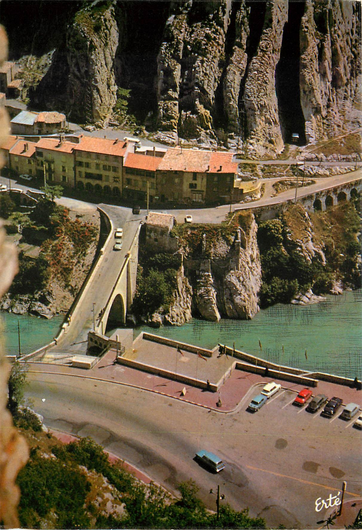 CPM Reflets de France Haute Provence Sisteron Le pont et le rocher de la Baume