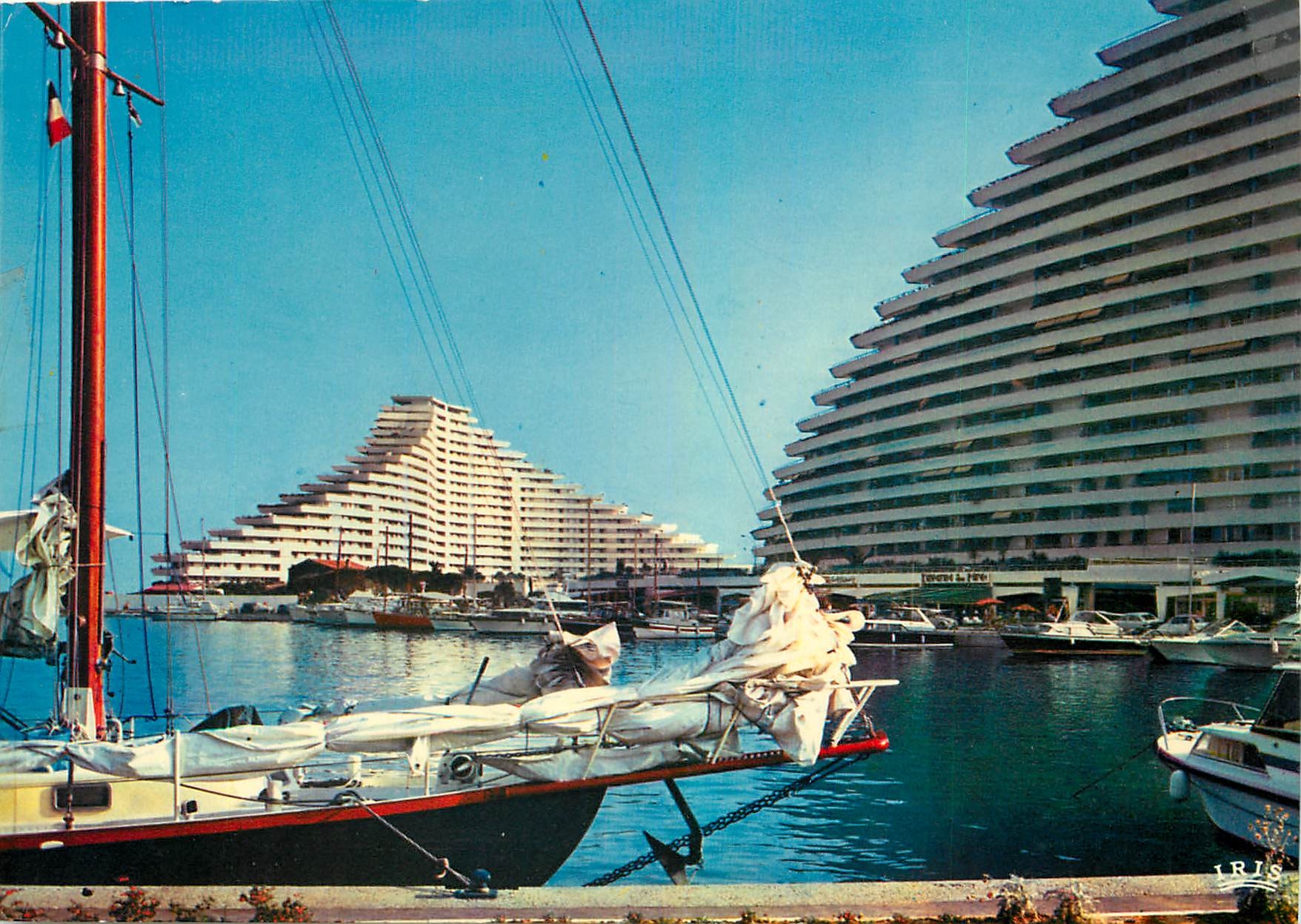 CPM Reflets de la cote d'Azur Villeneuve Loubet (AM) Marina Baie des Anges le Port et le Commodore