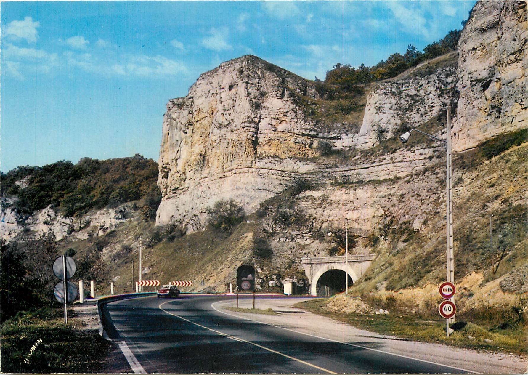 CPM Les Grottes d'Arcy sur Cure (Yonne) Le tunnel de Saint More